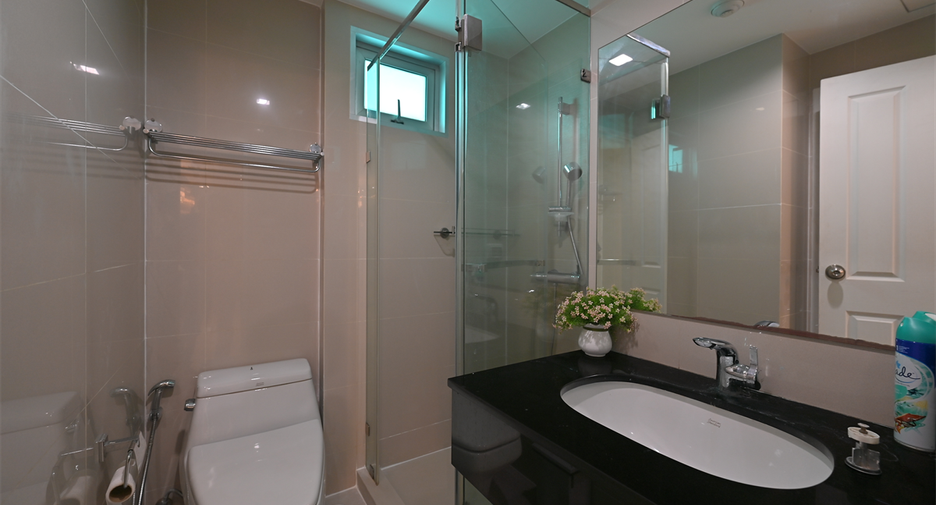Condo en venta de 3 habitaciones en Huai Khwang, Bangkok