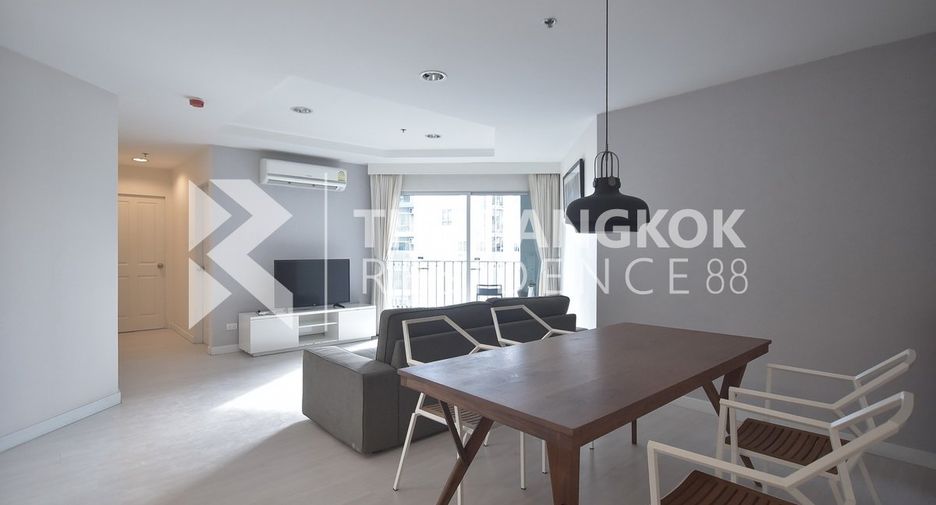 À vendre 2 chambres condo à Huai Khwang, Bangkok