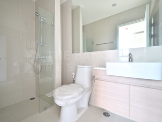 For sale 2 bedrooms condo in Huai Khwang, Bangkok