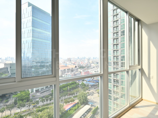 For sale 2 bedrooms condo in Huai Khwang, Bangkok
