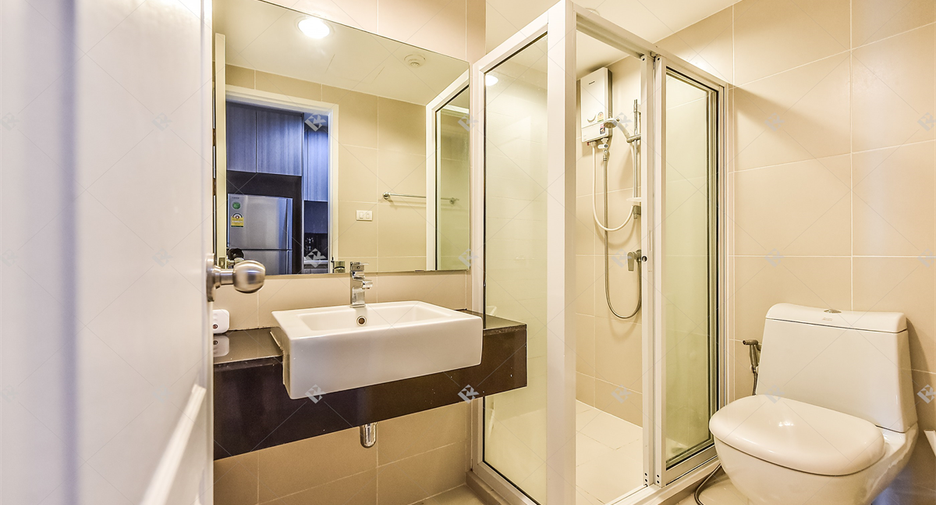 For sale 1 bed condo in Huai Khwang, Bangkok