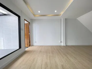 Casa adosada en venta de 2 habitaciones en Bang Bon, Bangkok