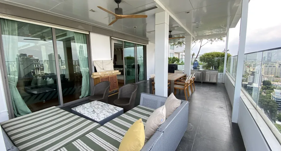 À louer 4 chambres condo à Khlong Toei, Bangkok