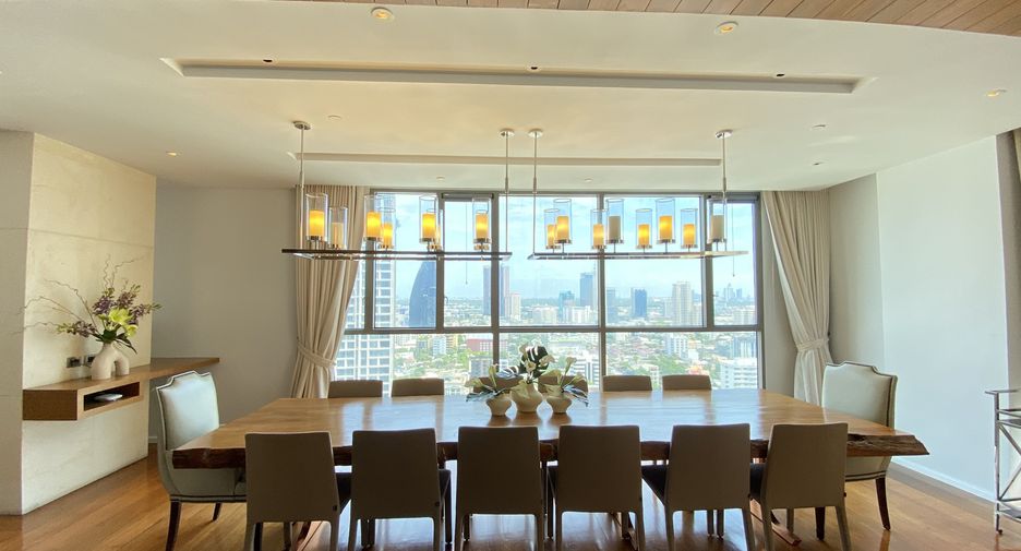 À louer 4 chambres condo à Khlong Toei, Bangkok