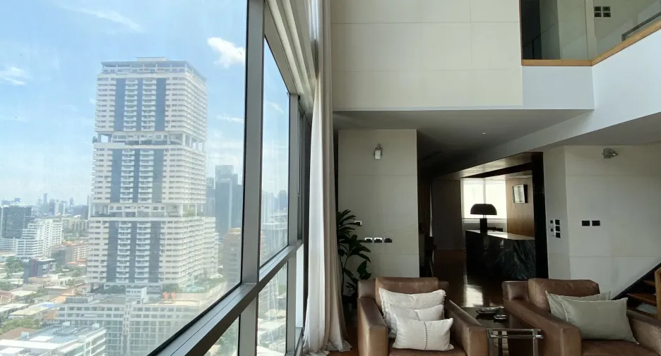 À louer 4 chambres condo à Khlong Toei, Bangkok