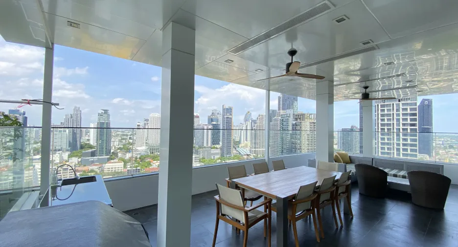 À louer 4 chambres condo à Khlong Toei, Bangkok