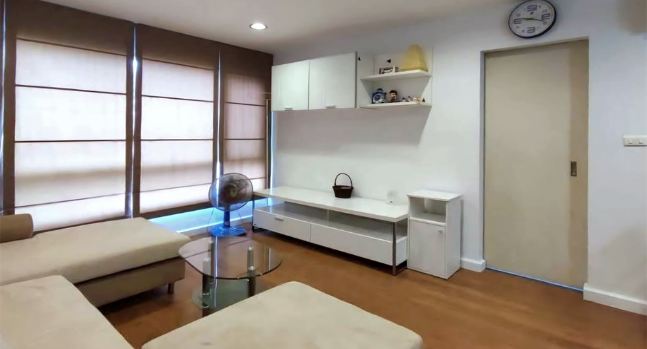 À vendre 2 chambres condo à Huai Khwang, Bangkok