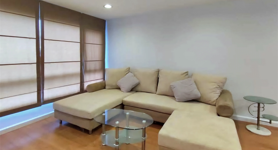 À vendre 2 chambres condo à Huai Khwang, Bangkok