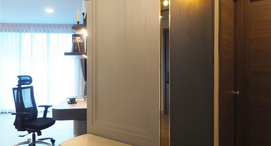 For sale 2 bedrooms condo in Huai Khwang, Bangkok
