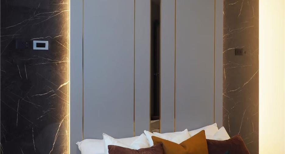 For sale 2 bedrooms condo in Huai Khwang, Bangkok
