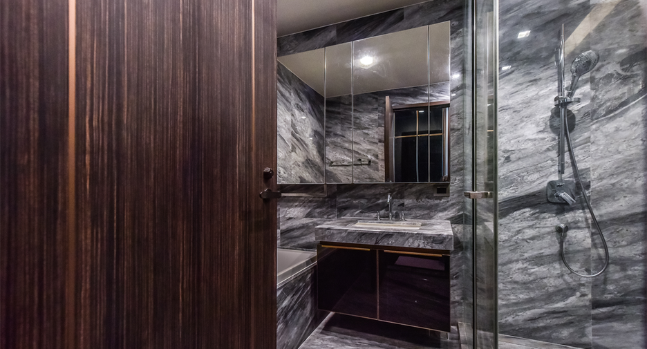 For sale 2 ベッドルーム condo in Phaya Thai, Bangkok
