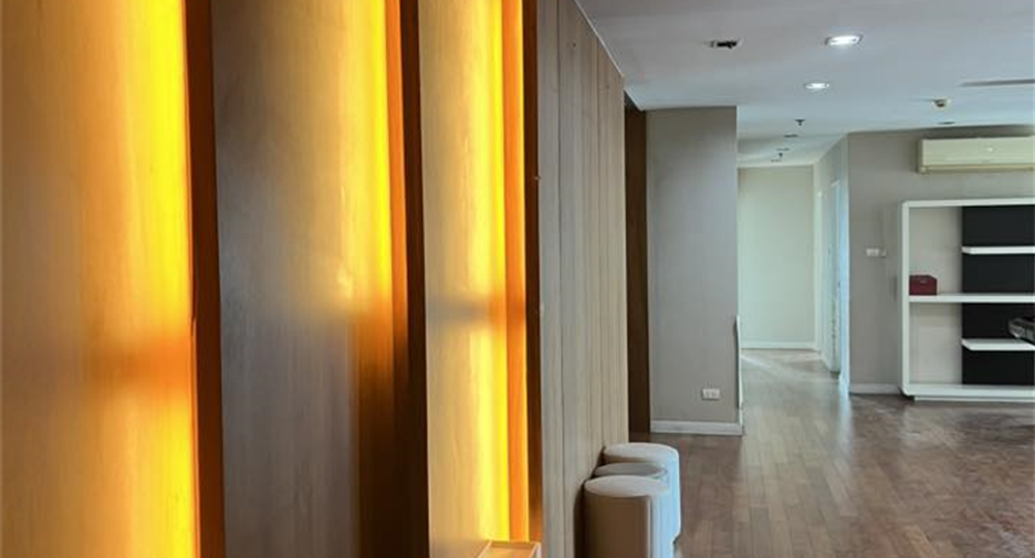 Wohnung zum Kauf mit 6 Zimmer in Huai Khwang, Bangkok
