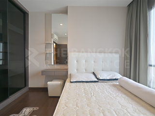 For sale 2 bedrooms condo in Huai Khwang, Bangkok