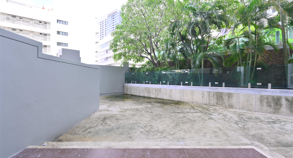 For sale 5 bedrooms condo in Huai Khwang, Bangkok
