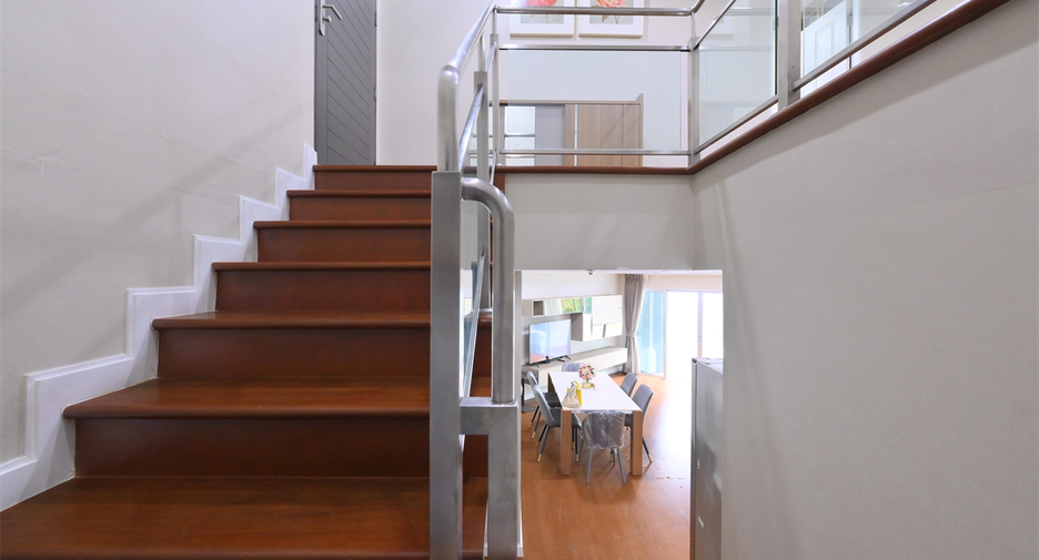 For sale 5 bedrooms condo in Huai Khwang, Bangkok