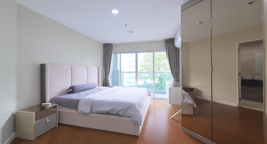 For sale 5 bedrooms condo in Huai Khwang, Bangkok