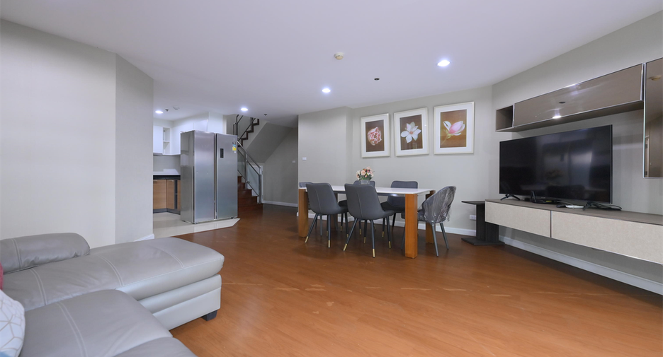 For sale 5 bedrooms condo in Huai Khwang, Bangkok