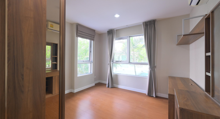 For sale 5 bedrooms condo in Huai Khwang, Bangkok
