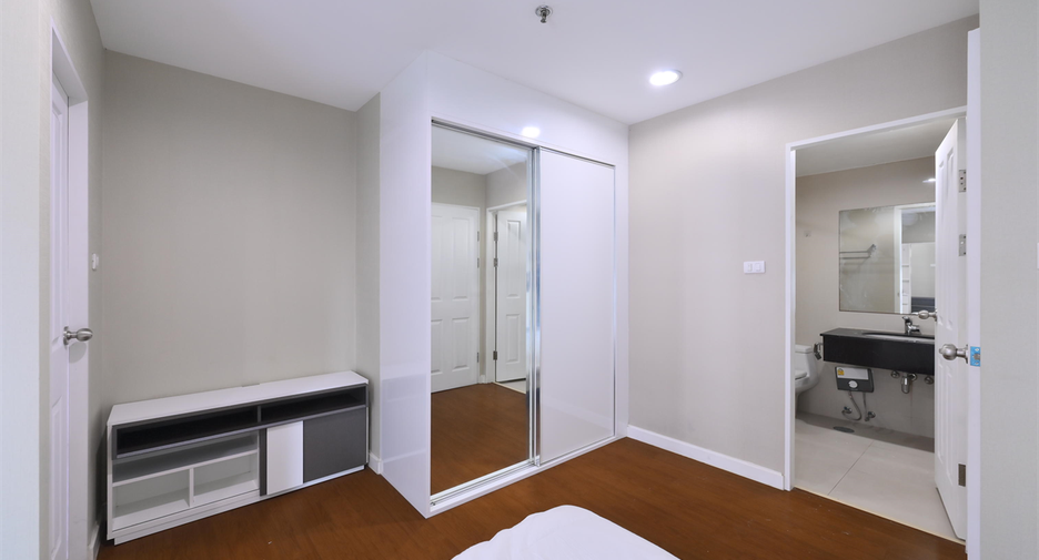Wohnung zum Kauf mit 5 Zimmer in Huai Khwang, Bangkok