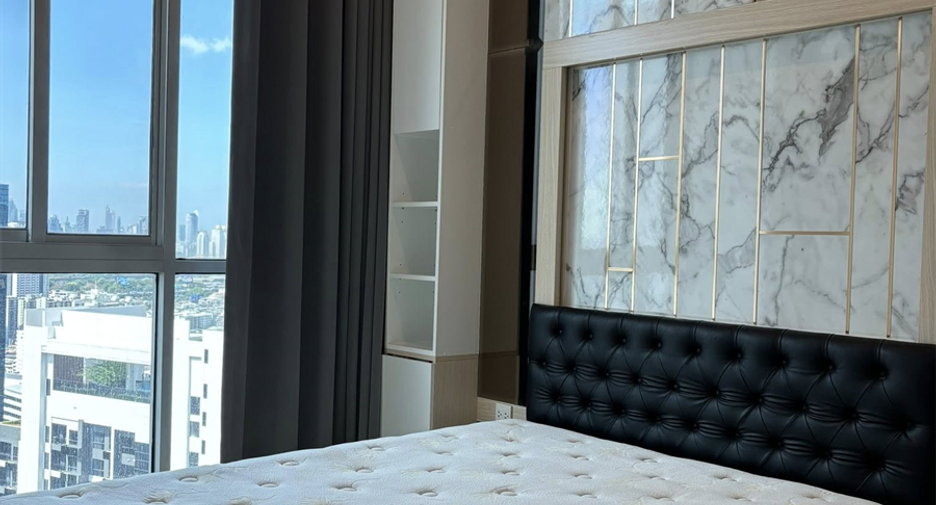 À vendre 2 chambres condo à Huai Khwang, Bangkok