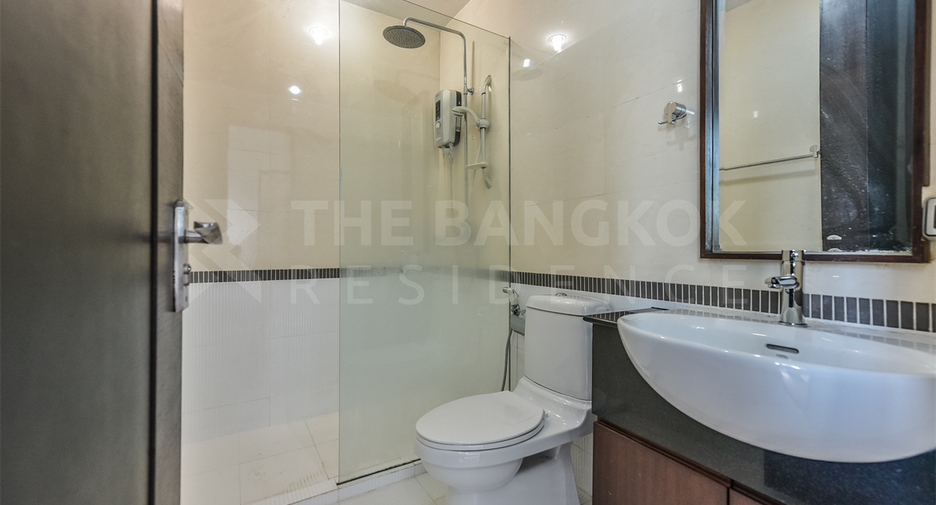 For sale 3 bedrooms condo in Ratchathewi, Bangkok