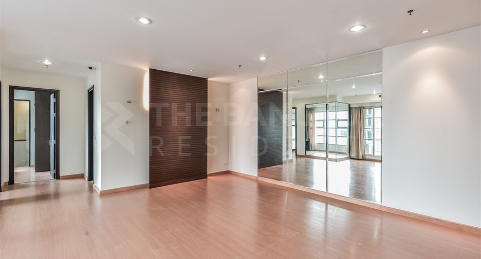 For sale 3 bedrooms condo in Ratchathewi, Bangkok