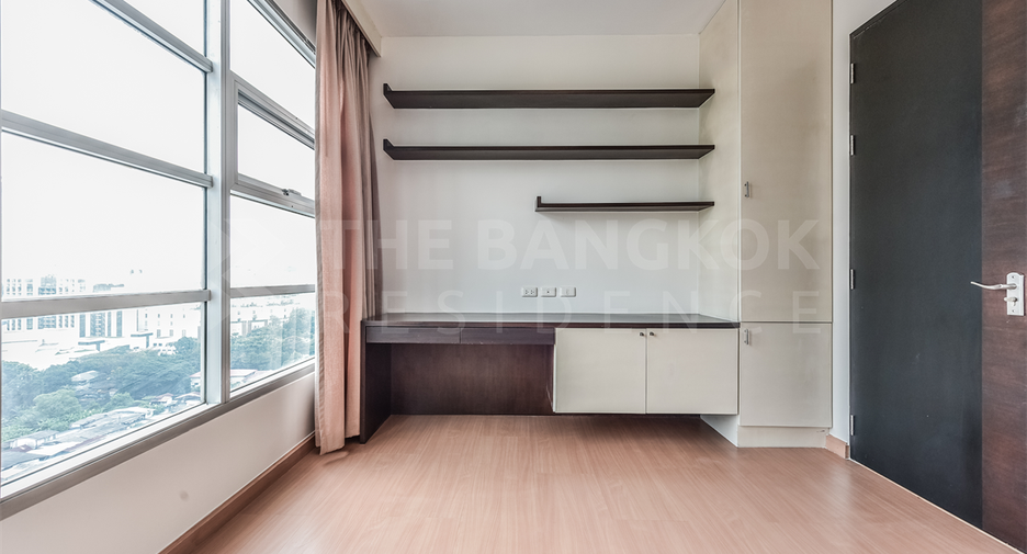 For sale 3 bedrooms condo in Ratchathewi, Bangkok