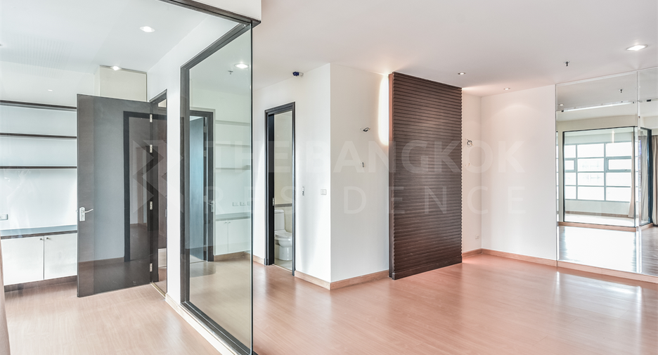 For sale 3 bedrooms condo in Ratchathewi, Bangkok