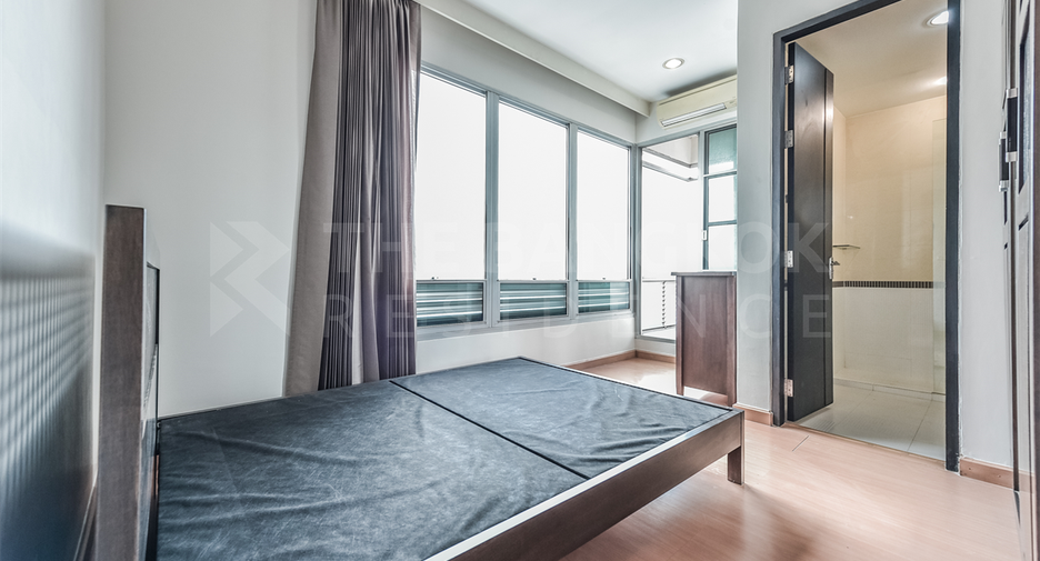 For sale 3 bedrooms condo in Ratchathewi, Bangkok