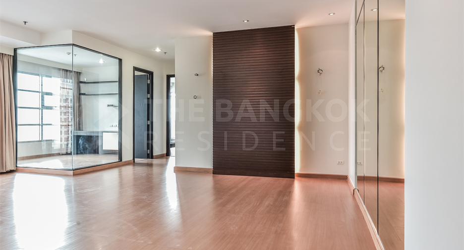 For sale 3 bedrooms condo in Ratchathewi, Bangkok