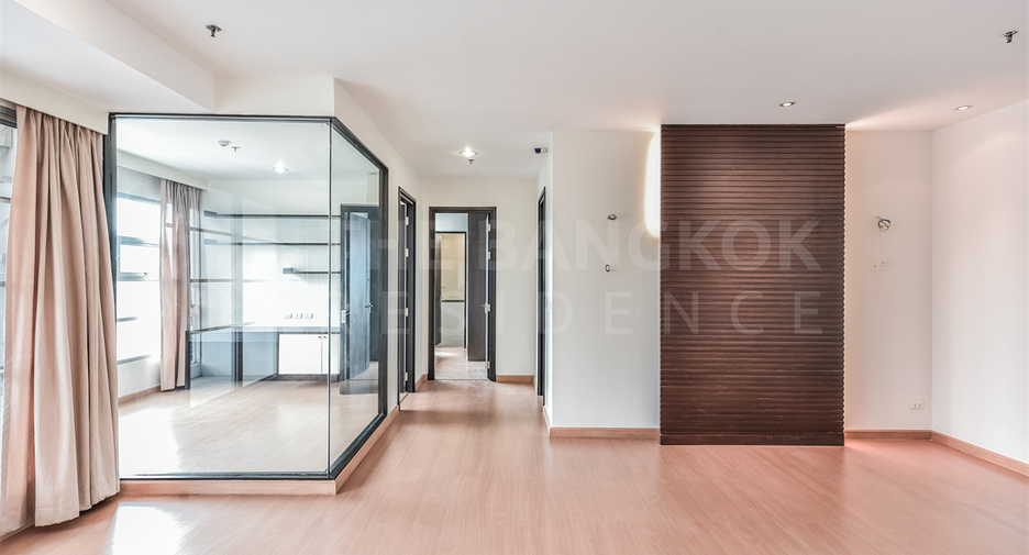 For sale 3 bedrooms condo in Ratchathewi, Bangkok