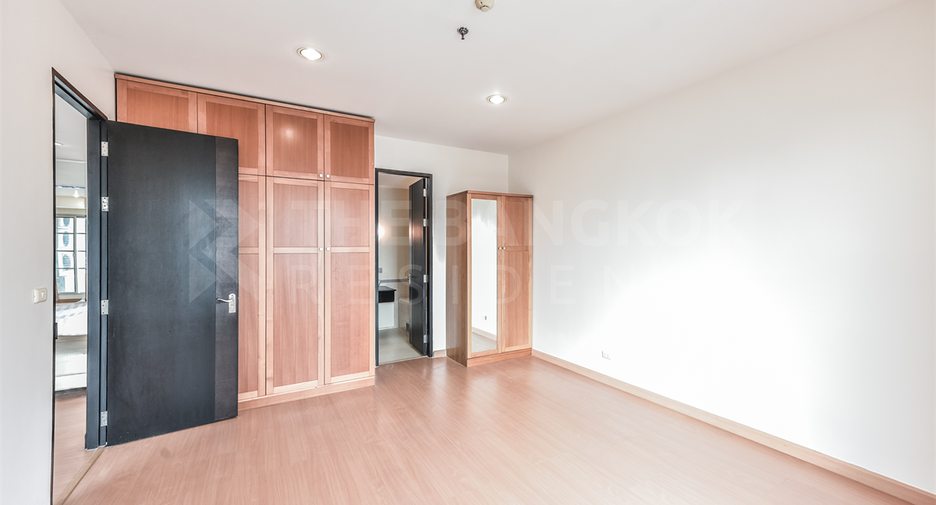 For sale 3 bedrooms condo in Ratchathewi, Bangkok
