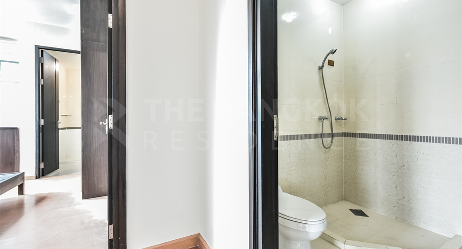 For sale 3 bedrooms condo in Ratchathewi, Bangkok
