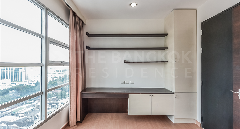 For sale 3 bedrooms condo in Ratchathewi, Bangkok