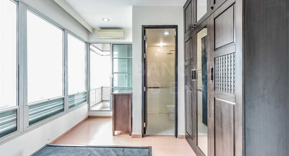 For sale 3 bedrooms condo in Ratchathewi, Bangkok
