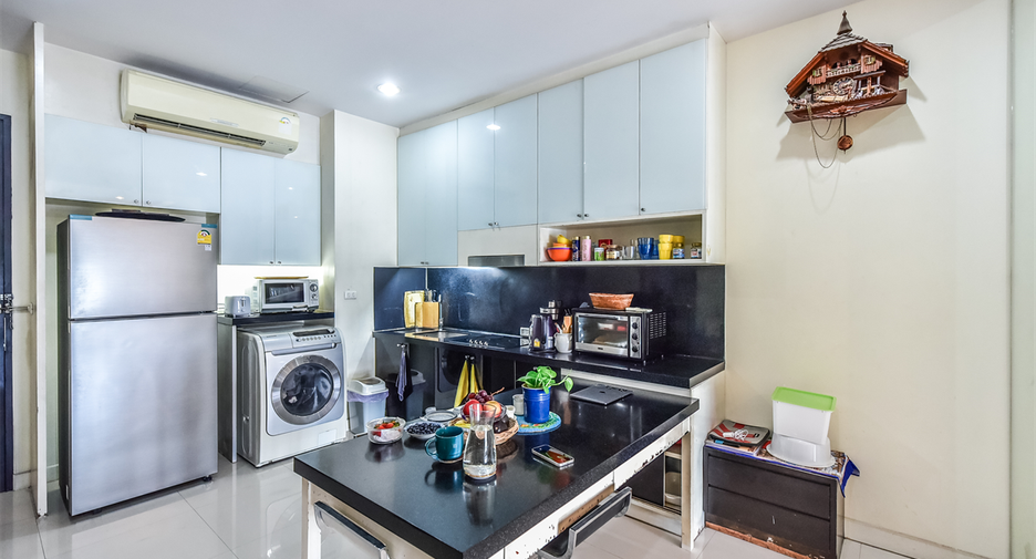 For sale 2 bedrooms condo in Ratchathewi, Bangkok