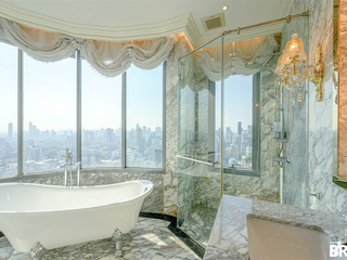 For sale 5 bedrooms condo in Watthana, Bangkok
