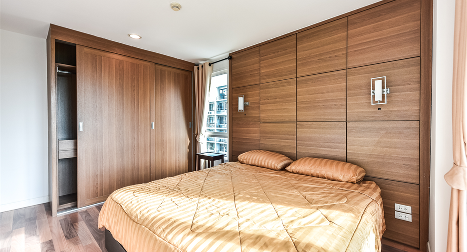 For sale 2 bedrooms condo in Phaya Thai, Bangkok