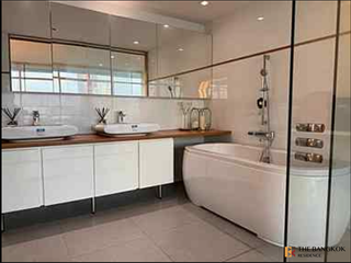 For sale 3 bedrooms condo in Phaya Thai, Bangkok
