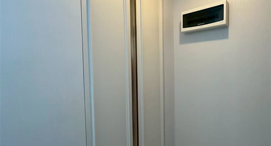 For sale 2 bedrooms condo in Huai Khwang, Bangkok