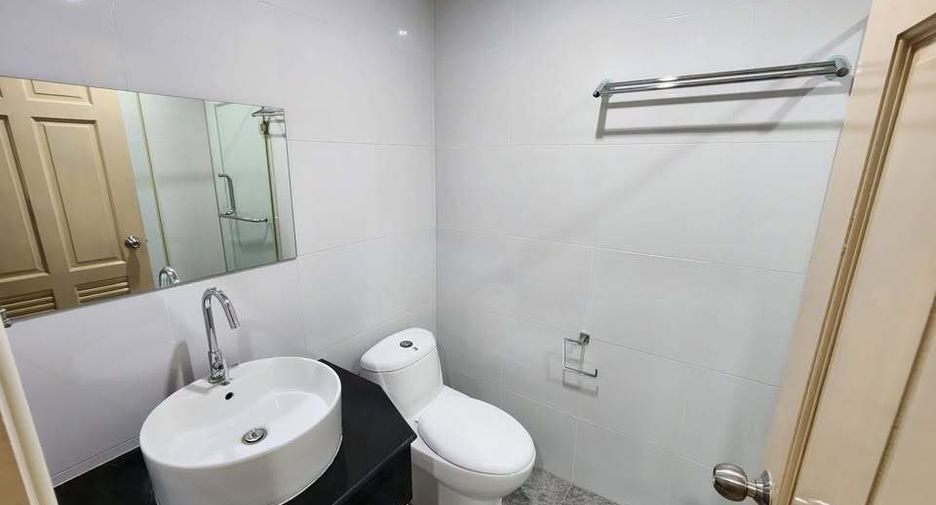 For sale 1 bed condo in Watthana, Bangkok