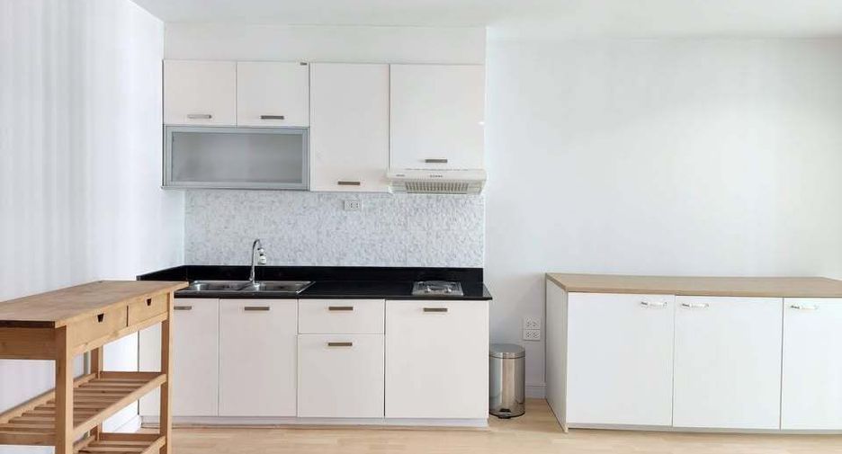 For sale 1 bed condo in Watthana, Bangkok