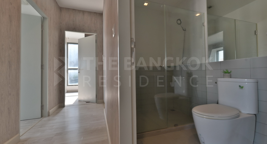 À vendre 2 chambres condo à Huai Khwang, Bangkok