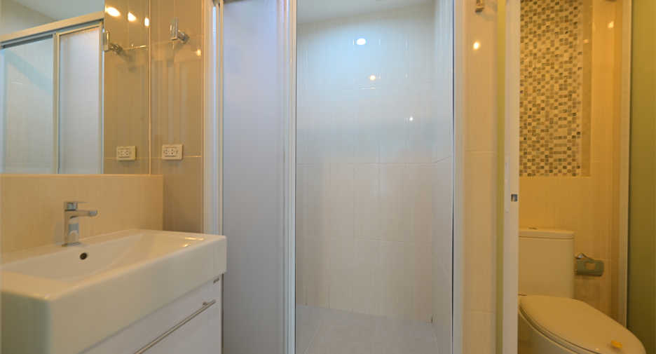 À vendre 2 chambres condo à Huai Khwang, Bangkok