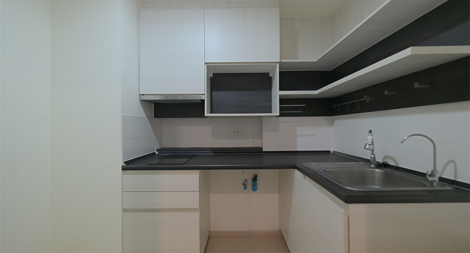 À vendre 2 chambres condo à Huai Khwang, Bangkok