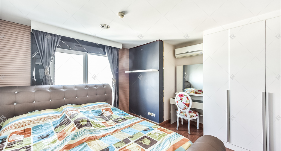 For sale 1 bed condo in Huai Khwang, Bangkok