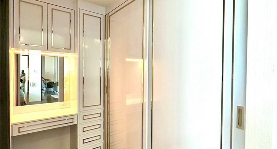 For sale 2 bedrooms condo in Huai Khwang, Bangkok