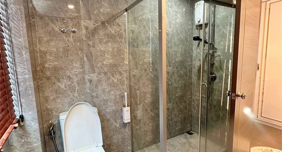 For sale 2 bedrooms condo in Huai Khwang, Bangkok