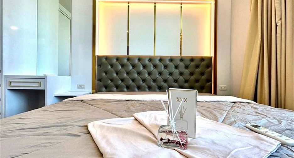 For sale 2 bedrooms condo in Huai Khwang, Bangkok