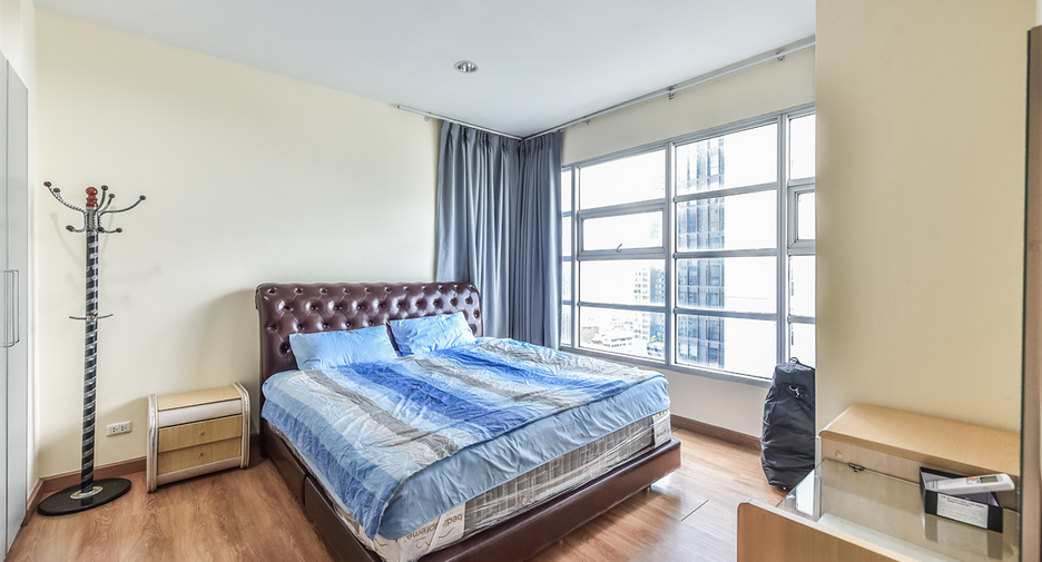 For sale 3 bedrooms condo in Ratchathewi, Bangkok